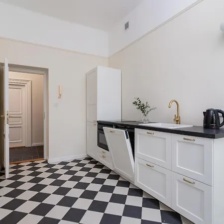 Lejlighed 3-bedroom - Rejtana 10 *